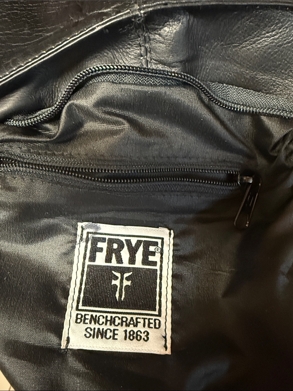 Classic Black Leather Crossbody Bag - Sleek Everyday Carry - Picture 7 of 12
